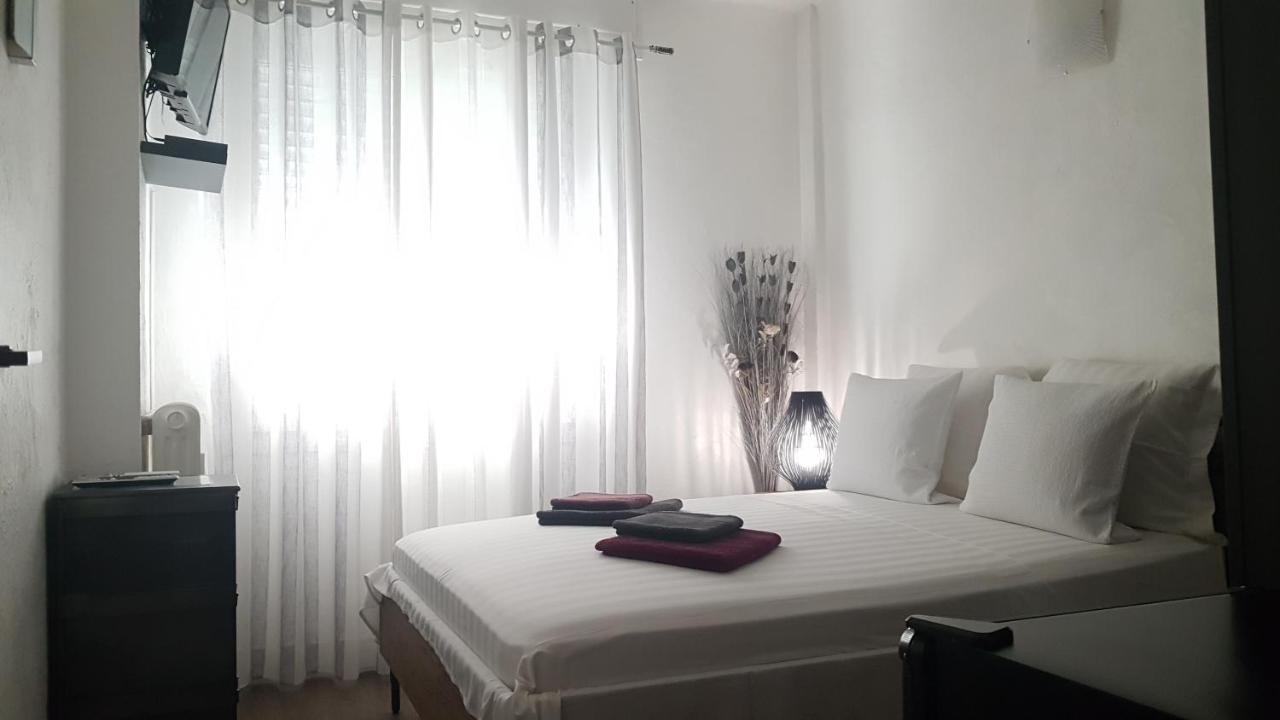 Bed and Breakfast Les Pieds Dans L'Eau Nizza Exterior foto