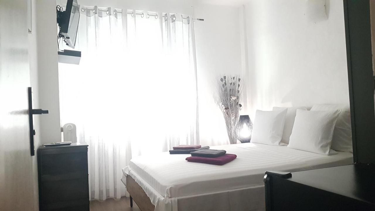 Bed and Breakfast Les Pieds Dans L'Eau Nizza Exterior foto